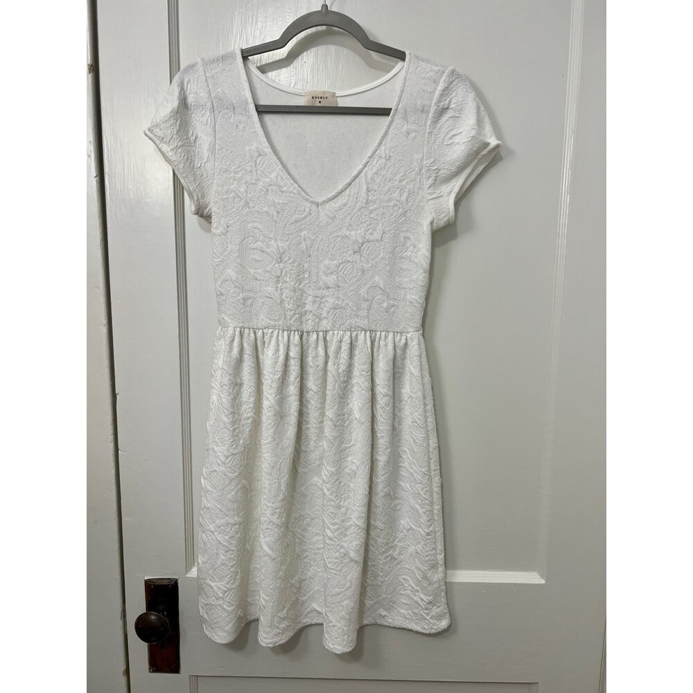 Everly Women's V Neck Short Sleeve Textured White Dress Size S Small
